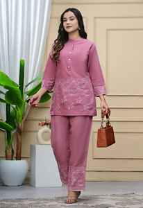 Conjunto de Kurti Bordado Estilo Occidental de Moda con Pantalón a Juego - Ropa de Fiesta - Product Image 3