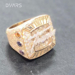 Anillo de Moissanita Personalizado con Nombre y Logotipo, Joyería Fina de Plata de Ley para Regalos de Boda y Fiesta - Product Image 1