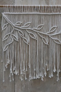 Hermoso Tapiz de Macramé Grande con Fibra Teñida para Decoración Elegante del Hogar, Exhibición Estilosa para Sala de Estar y Dormitorio, de la India - Product Image 2