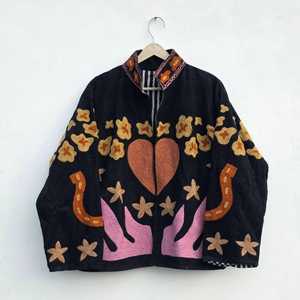 Veste en velours brodée noire Suzani, style bohème ethnique - Product Image 2