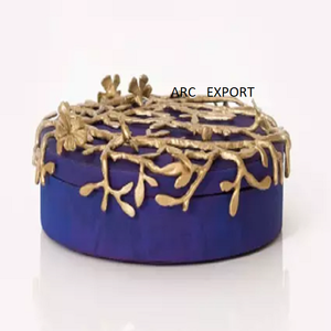 Classic Designer Tableware Gold Color Lid Resorts Parties Chocolate Box Handmade White Powder Coated Metal <b>Decorative</b> Sweet Box - Product Image 6