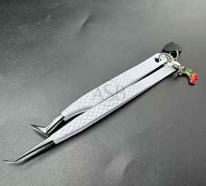 Pinzas para pestañas con agarre de diamante en blanco y negro, pinzas para pestañas con punta puntiaguda de acero inoxidable personalizadas grabadas en corazón con dijes de corazón - Product Image 6