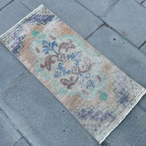 Alfombra Turca Vintage Pequeña de 1.4x3.1 pies (42x94 cm), Alfombra de Lana Azul con Parches Ecológicos y Base de Látex - Product Image 4