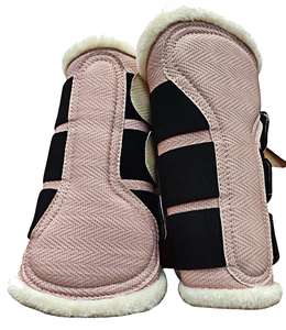 Protège-tendons de cheval roses personnalisables avec garniture en fausse fourrure, rembourrage doux, confortables, respirants et protecteurs pour le sport - Product Image 1