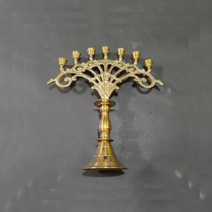 Candelabros de aluminio de diseño con Curvas elegantes y acabado liso, perfectos para decoración del hogar y decoración de eventos especiales - Product Image 1