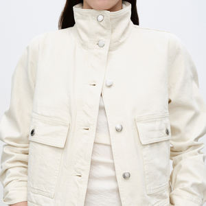 Veste utilitaire crème pour femmes avec col montant, décontractée, multi-poches, boutonnée, pour un look tendance au quotidien, élégante et urbaine - Product Image 3