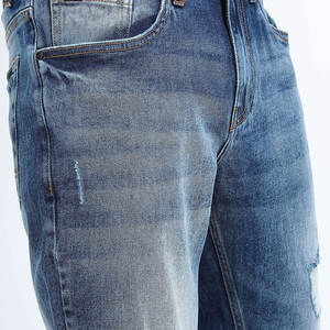 Jeans déchirés délavés avec des coupes aux genoux et une texture usée conçus pour un confort quotidien Jeans déchirés fuselés minces pour les hommes - Product Image 4