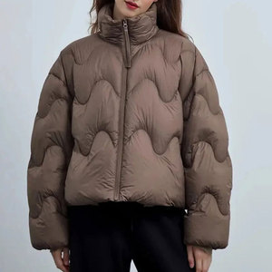 Chaqueta Acolchada para Mujer, Precio al por Mayor, Estilo Corto, Piel de Vaca, Tejido Acolchado, Impermeable, Transpirable, Abrigo de Burbujas, Ropa Exterior Elegante y Cálida - Product Image 2