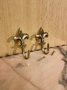 ตะขอแขวนผนังทองเหลืองดีไซน์หรูหรา สำหรับการจัดระเบียบผนังอย่างมีระดับ สร้างความสวยงาม สมดุล และเป็นระเบียบในบ้านและพื้นที่ต่างๆ ทุกวัน - Product Image 3