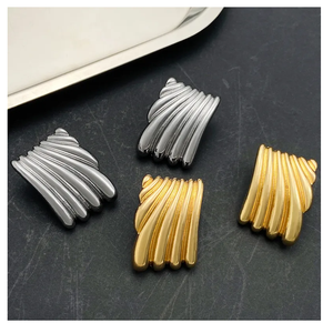 Pendientes de aro cuadrados, pendientes gruesos de aro metálico ondulado a rayas cuadradas de aleación de personalidad a la moda para mujer - Product Image 3