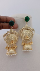 Jhumkas Temple Radiance Set South Indian Temple Jewelry Mujeres Classic Imitación Perla Latón Hecho Lujoso Acabado Adornos - Product Image 5