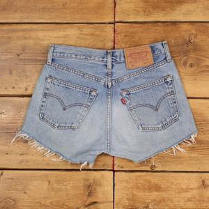 Vente en gros Nouveaux Shorts en jean Bermuda bleu tendance 2026 personnalisés à marque privée, Shorts en jean déchirés pour femmes - Product Image 2