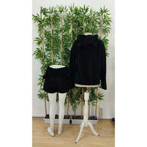 Conjunto de dos piezas de blusa de felpa con capucha y pantalones cortos de manga larga para mujer, 30289 - Negro - Product Image 5