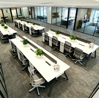 Postes de travail de bureau modernes modulaires pour 2 à 4 personnes, configuration face à face, aménagement ouvert, postes de travail informatiques et bureaux, mobilier de bureau