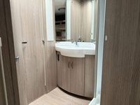 Achetez de nouveaux modèles tendance de caravanes, camping-cars, remorques de voyage et camping-cars prêts à être expédiés – modèles à essieu simple et double, USA.