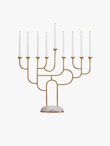 Ménorah rustique dorée artisanale avec des détails artisanaux pour une décoration élégante et une présentation festive de l'éclairage des bougies - Product Image 5
