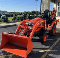 Tracteur compact 4x4 avec chargeur et pelle rétrocaveuse, mini-tracteur Kubota BX23S avec chargeur à attache rapide et godet à fixation par broches, prêt à l'exportation.