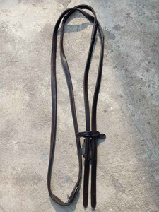 Riendas de caballo de cuero fabricadas en fábrica de primera calidad, tachuela ecuestre duradera con fuerte agarre y comodidad al mejor precio para montar a diario - Product Image 3