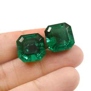 Par cuadrado de pendientes de piedras preciosas de Esmeralda verde Piedra preciosa suelta cultivada en laboratorio para la fabricación de joyas Suministro de piedras preciosas al por mayor - Product Image 1