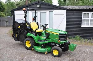 รถตัดหญ้าแบบนั่งขับ John Deere X950R 48V 2 จังหวะ 196 ซีซี รุ่น Heavy Duty พร้อมฟังก์ชั่นครบครัน สำหรับขาย - Product Image 2