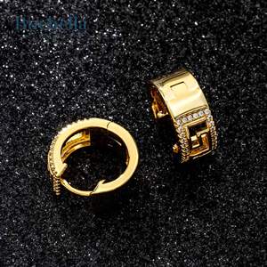 Venta caliente 925 plata esterlina 18K oro helado llave griega pendientes de Aro para Hombres estilo Hip Hop - Product Image 5