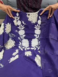 Moda de mujer Diwali & Holi Festive Special Deep Purple con bordado blanco y estampado Traje Salwar de tres piezas para mujer - Product Image 4