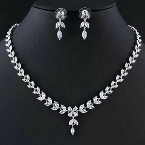 Ensemble collier et boucles d'oreilles en diamant moissanite de style branche d'arbre scintillant de luxe pour mariage, cadeau pour femme - Product Image 1