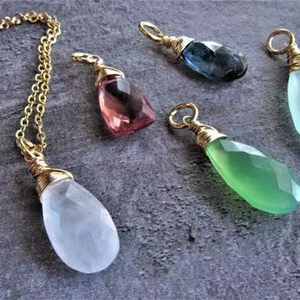 สร้อยคอจี้อัญมณีสีรุ้งสีขาวแนววินเทจสไตล์โบฮีเมียน - Product Image 1