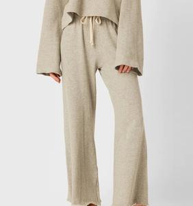 Jogger transpirable de 2 piezas para mujer con pantalón acampanado, conjunto para correr de talla grande, chándal profesional de tela personalizada más vendido para mujer - Product Image 3