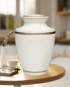 Urna de cremación de latón de estilo americano para adultos, diseño de borde de grabado ligero, urna funeraria blanca para cenizas humanas - Product Image 1