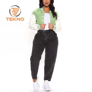 Chaquetas universitarias cortas para mujer al por mayor con diseño personalizado, chaquetas bomber para mujer, parches bordados, ropa de calle y estilo universitario - Product Image 2