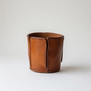 Mini maceta de cuero neutro para un estilo verde de buen gusto que ofrece textura elegancia y energía artesanal tranquila en una pieza - Product Image 3