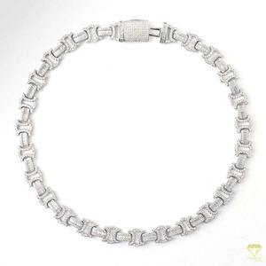 Joyería ostentosa cultivada en laboratorio de excelente calidad Cadena de eslabones cubanos de Plata de Ley 925 para uso en ocasiones especiales disponible en venta - Product Image 1