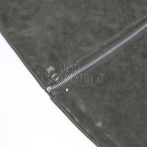 เสื้อแจ็คเก็ตหนังผู้ชายสำหรับฤดูหนาว ราคาสมเหตุสมผล ระบายอากาศได้ดี น้ำหนักเบา เหมาะสำหรับกิจกรรมกลางแจ้ง พร้อมปกตั้งและโลโก้ด้านหน้า ขายส่ง - Product Image 5