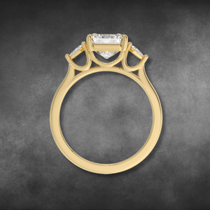 แหวนเพชรทรงเหลี่ยมมรกตสามเม็ด ได้รับการรับรองจาก IGI ทอง 14K 18K ประดับเพชรทรงว่าวด้านข้าง แหวนหมั้น เครื่องประดับชั้นดีสำหรับเธอ เป็นของขวัญ - Product Image 2