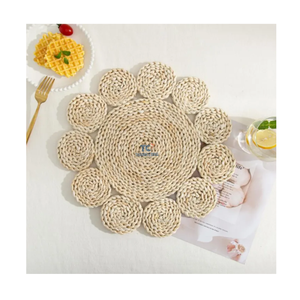 Napperon en rotin de couleur naturelle Assiettes de présentation creuses en osier pour les vacances Tapis de table de cuisine de Noël Napperons tissés ronds - Product Image 4