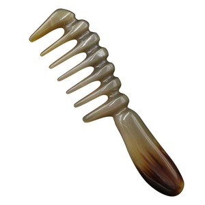 Peigne en corne de buffle avec sculpture et gravure 3D pour les soins des cheveux et une qualité supérieure élégante - Product Image 3