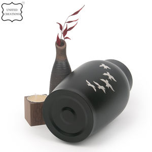 Buena calidad decorativa personalizada cremación urna hecha a mano vajilla ataúd suministros OEM personalizado estilo americano cremación urna - Product Image 4