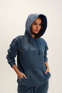 Ensemble de survêtement bleu confortable pour femmes, style pakistanais, coupe décontractée, sweat à capuche en polaire doux et pantalon à revers pour un style streetwear, OEM - Product Image 4