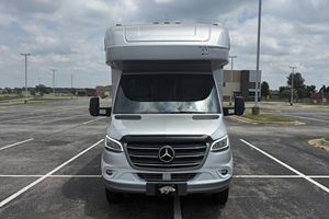รถบ้านมือสองปี 2020 รุ่น Spriinter 3500XD Winnebago View 24J Class-C - Product Image 2