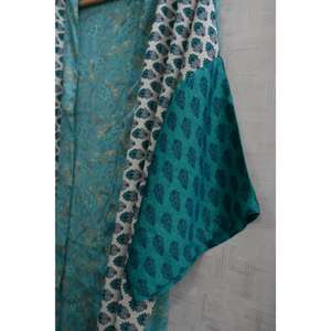 Kimono de Salón de Talla Grande, Transpirable, Estilo Boho, de Seda con Estampado Floral, Cuello en V, Patchwork, Hecho a Mano en India, Largo hasta la Rodilla - Product Image 3