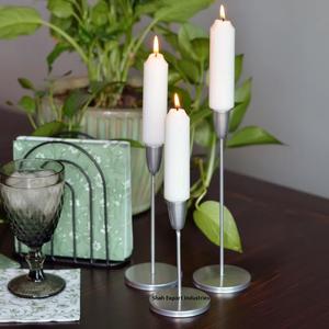 Bougeoir conique en métal argenté au design élégant pour la décoration de mariage et de noël - Product Image 4