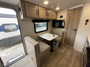 El mejor vendedor verificado ofrece a la venta el modelo F-o-r-e-s-t River ROCK WOOD ROO 24WS de 2019 usado, con alto rendimiento. - Product Image 5