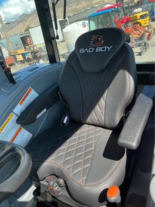ราคาขายส่งรถแทรกเตอร์ Bad Boyy 5045CH 48 แรงม้า พร้อมห้องโดยสารและที่ตัก  มีสินค้าในสต็อก จัดส่งรวดเร็ว รถแทรกเตอร์การเกษตรสำหรับขาย พร้อมส่ง - Product Image 3