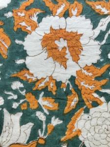 Tela de Algodón Estampada a Mano con Diseño Floral Mughal en Verde y Naranja Mostaza - Product Image 2