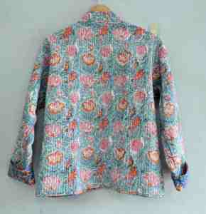 Chaqueta de Mujer de Algodón Hecha a Mano en India, Reversible, Acolchada, con Estampado Floral Bohemio, Ecológica, para Invierno - Product Image 4