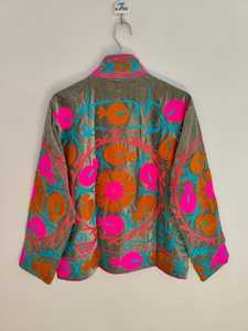 Veste en velours Suzani, style bohème, brodée de fleurs, veste tribale ouzbek artisanale, vêtement extérieur artistique - Product Image 5