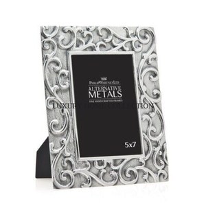 Marco de fotos de metal elegante y moderno con diseño delgado y acabado artístico perfecto para enmarcar fotografías de bodas o vacaciones - Product Image 6