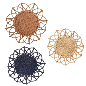 Assiette de présentation en rotin et sets de table en osier, style classique artisanal avec bordure fleurie, fabriqués au Vietnam - Product Image 5