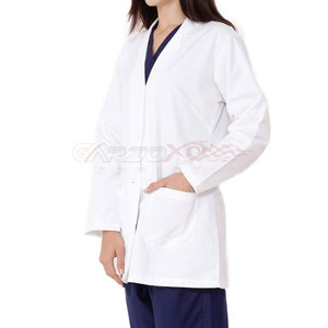 Blouse de laboratoire en denim fonctionnelle avec fentes latérales, plusieurs poches, respirante, confortable, manches courtes pour les médecins et le personnel - Product Image 2